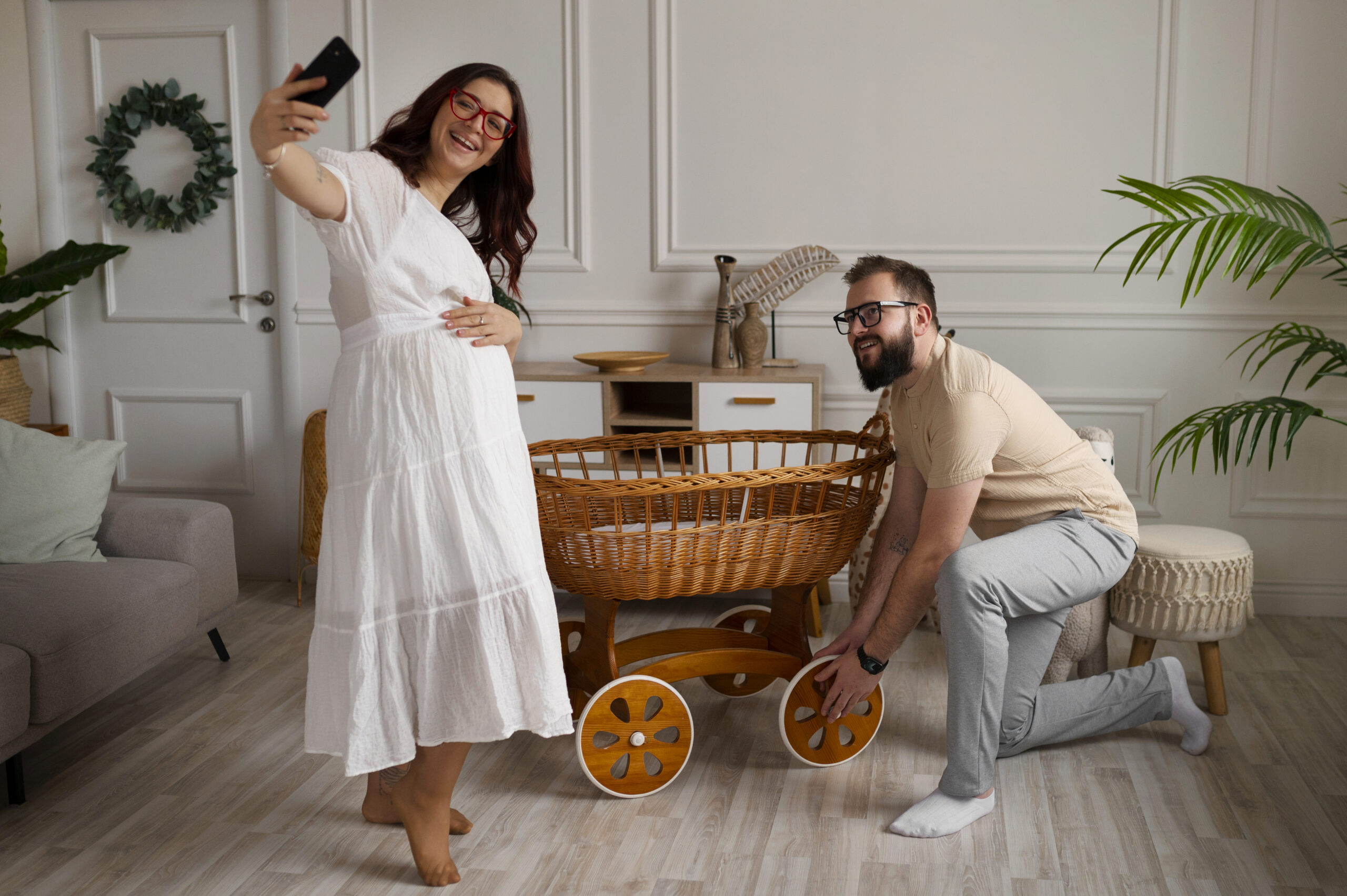 IVF and Life style: Happy couple enjoiying pregnancy